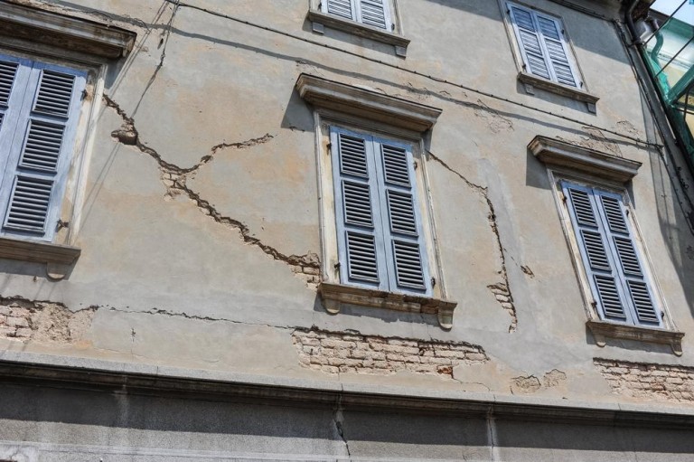 Conseils d'experts pour la peinture de votre façade à Besançon